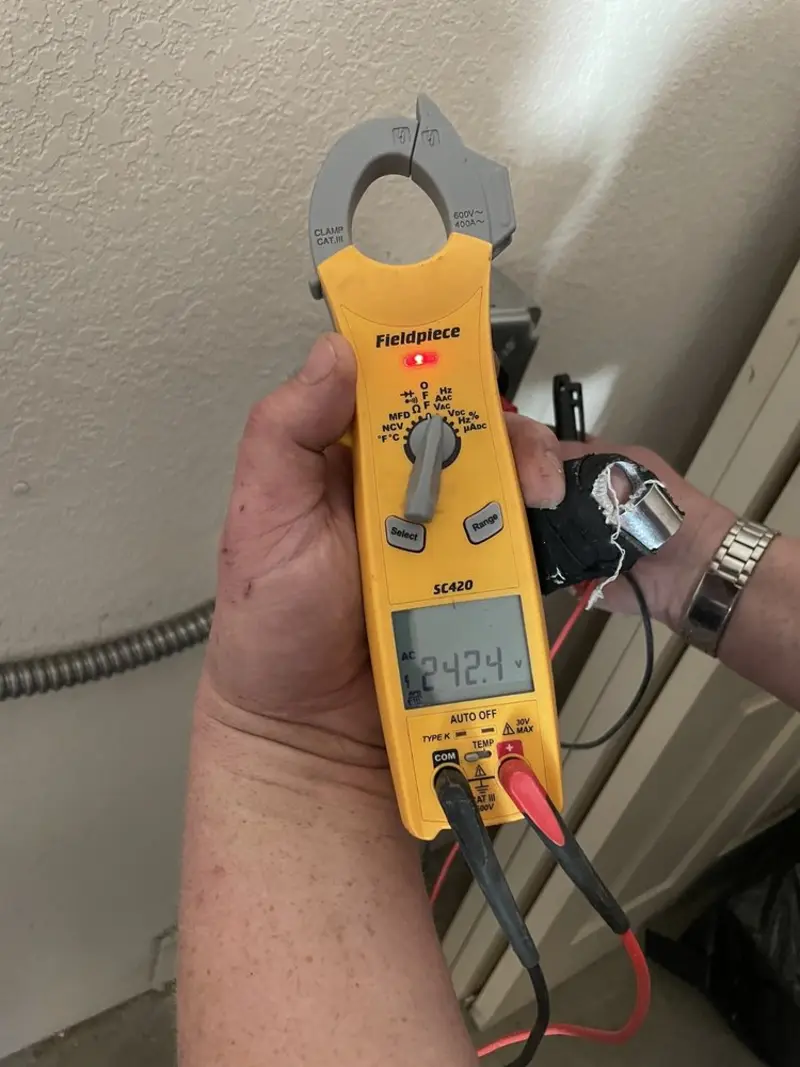 Voltage testing with clamp meter during Ceiling Fan Installation in Hamburg